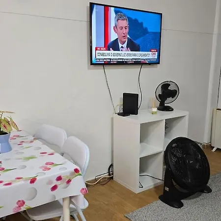 Cave -1 Estudio Inteiro No Areeiro Em リスボン