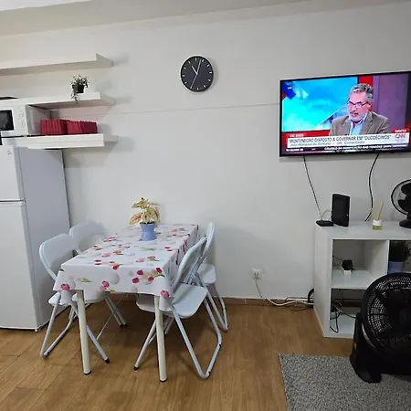 Cave -1 Estudio Inteiro No Areeiro Em リスボン