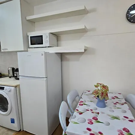 Cave -1 Estudio Inteiro No Areeiro Em リスボン