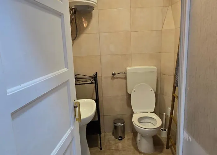 Cave -1 Estudio Inteiro No Areeiro Em Διαμέρισμα *