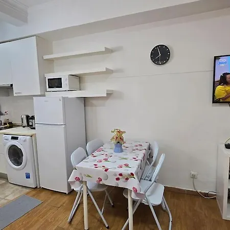 Cave -1 Estudio Inteiro No Areeiro Em شقة Lisboa