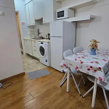 Cave -1 Estudio Inteiro No Areeiro Em *