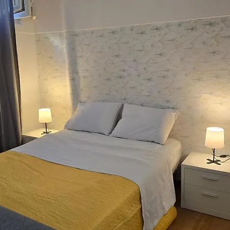 Cave -1 Estudio Inteiro No Areeiro Em *