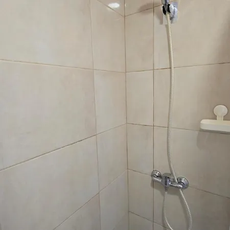 Cave -1 Estudio Inteiro No Areeiro Em Lissabon