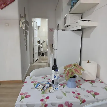 Cave -1 Estudio Inteiro No Areeiro Em Apartment Lisbon
