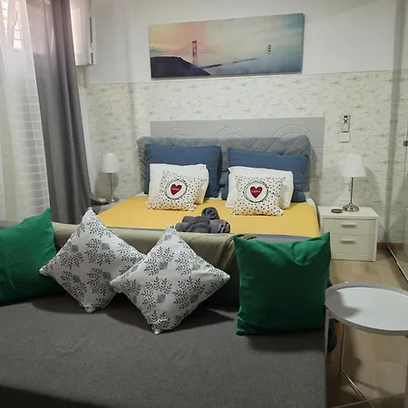 Cave -1 Estudio Inteiro No Areeiro Em Lisbon